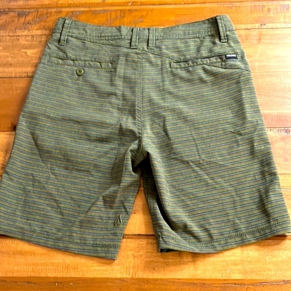 Volcom shorts - Picture 2 of 8